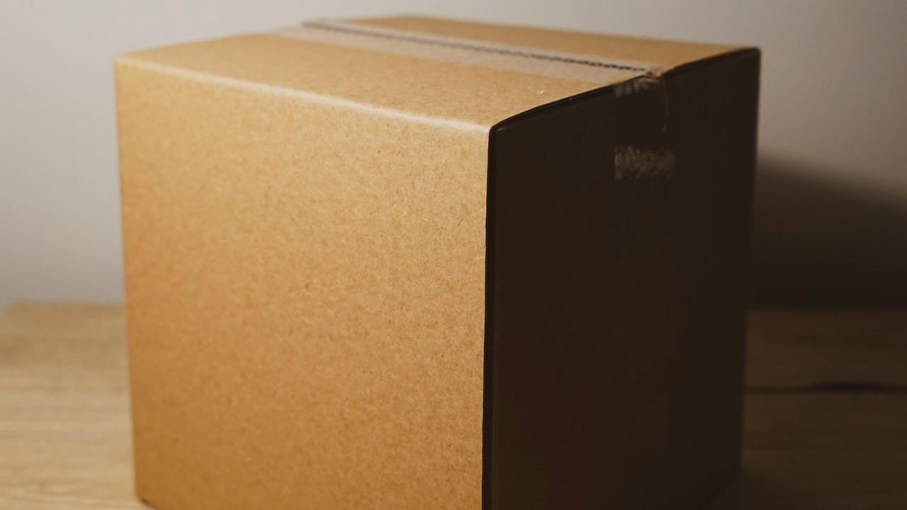 shallow focus photo of brown cardboard box